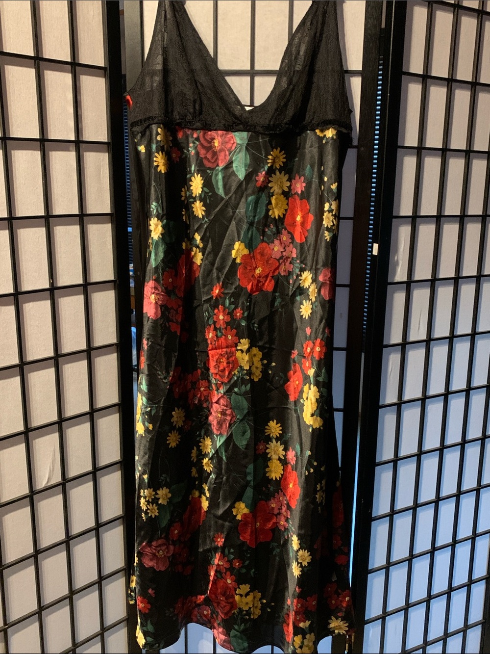 Ivy & Annabelle intimates black floral nightgown Size XL